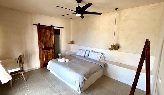 King Room #8 with Partial Sea View, Fast Wifi and Laptop friendly