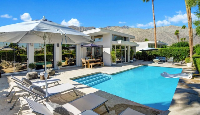 Kings Point Retreat - Palm Springs Paradise on Indian Canyons Golf Course