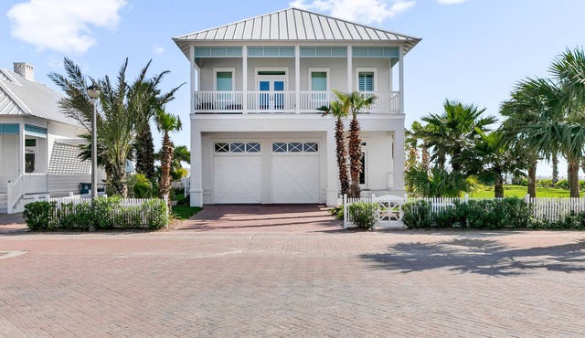 "Kite 1" New custom home Bay Views, Private pool & Hot tub, Sleeps 8