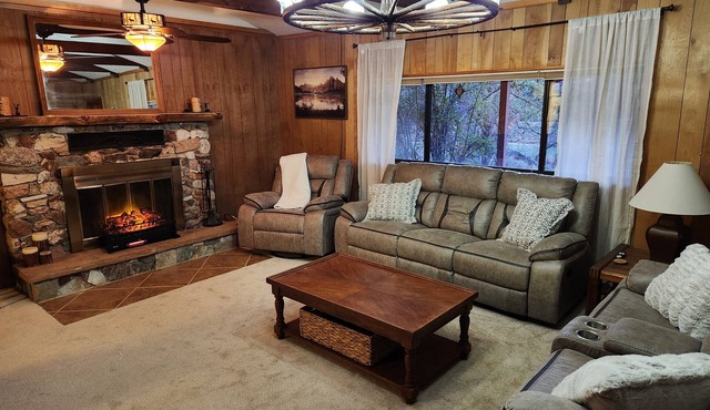 Kohl's Ranch Creekside Cabin/Fishing, Hiking, Swimming - Adventure Awaits!