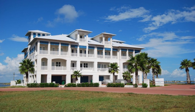 Kokopelli! Breathtaking Sunset Views! Lookout Tower! 4 Bedroom Villa on the Bay