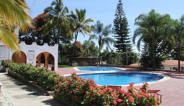 La Floresta Gated Community Pool & Clubhouse