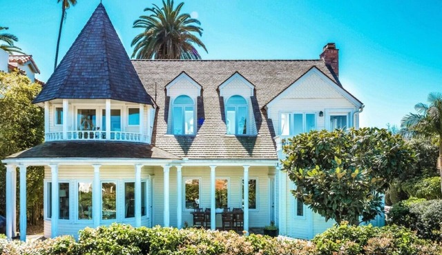 La Jolla Cape Cod Beauty: Steps to the Beach and Village, Ocean Views, 2 Yards!