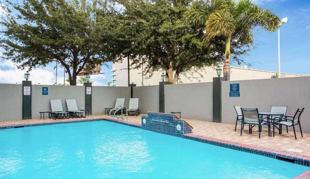 La Quinta by Wyndham Mission at West McAllen