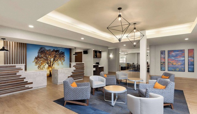 La Quinta Inn & Suites by Wyndham Santa Clarita - Valencia