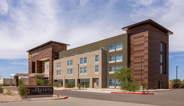 La Quinta Inn & Suites by Wyndham Phoenix West Glendale