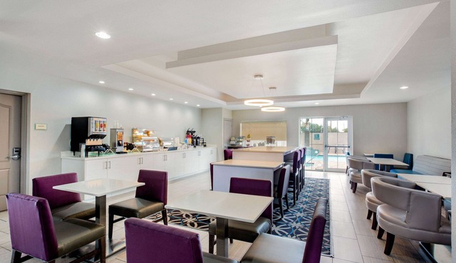 La Quinta Inn & Suites by Wyndham Mission at West McAllen