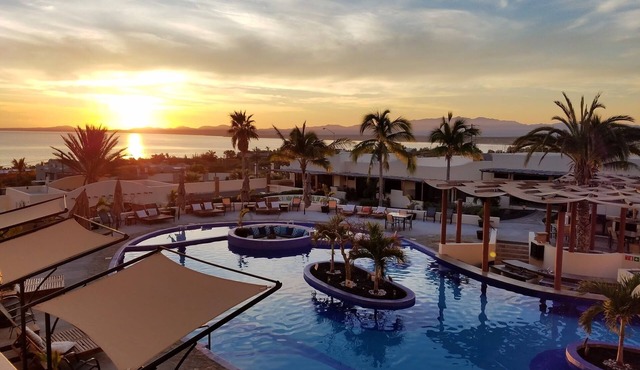 La Ventana Penthouse 2 BR 2.5 BA Big Panoramic Living Room at Club Cerralvo