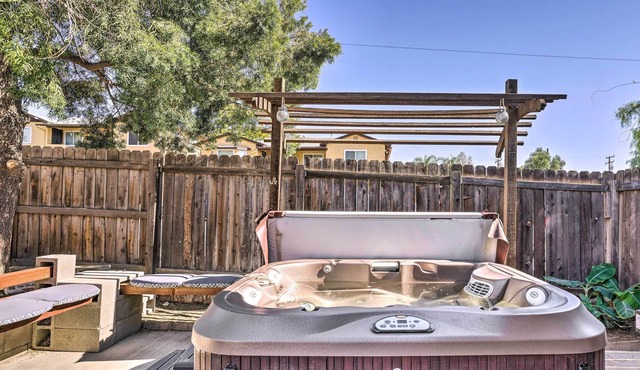 Lake Elsinore Escape: Walk to Beach & Main St!