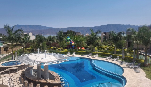 Lakefront home only 40 min from Guadalajara