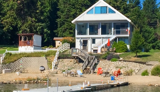 Lakefront hideaway with games, grill, smart TVs, mountain views, & AC