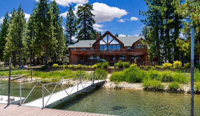 Lakefront Luxury Private Dock, Spa & Game Room