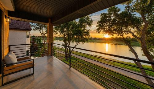 Lakefront Oasis Casa Hoyo 12 Private Retreat