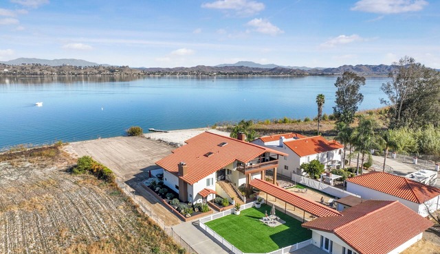 Lakeside Retreat