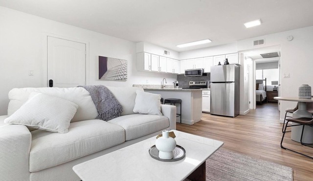 Landing | Beautiful 1BD in Glendale