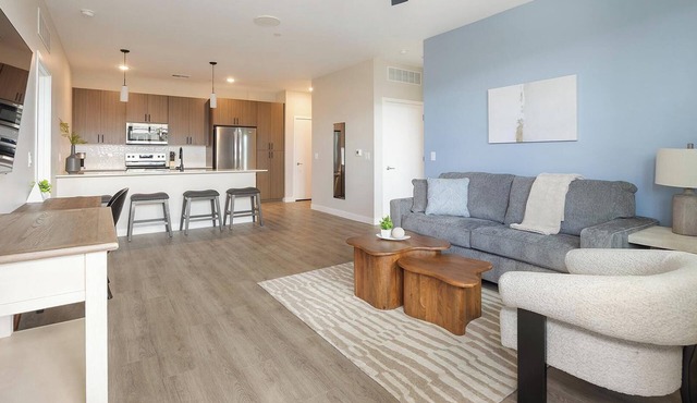 Landing | Chic 2BD, Gym, Clubhouse