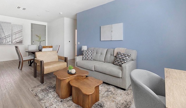 Landing | Chic 2BD, Gym, Pool
