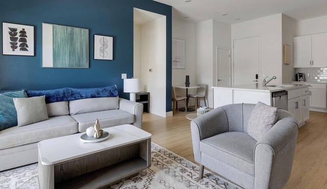 Landing | Chic 3BD, Pool