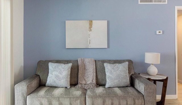 Landing | Modern 2BD, Courtyard