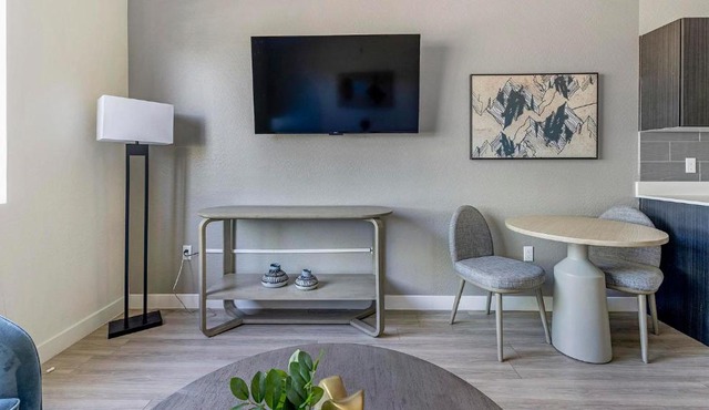 Landing Spectacular 1BD Yoga Studio Gym