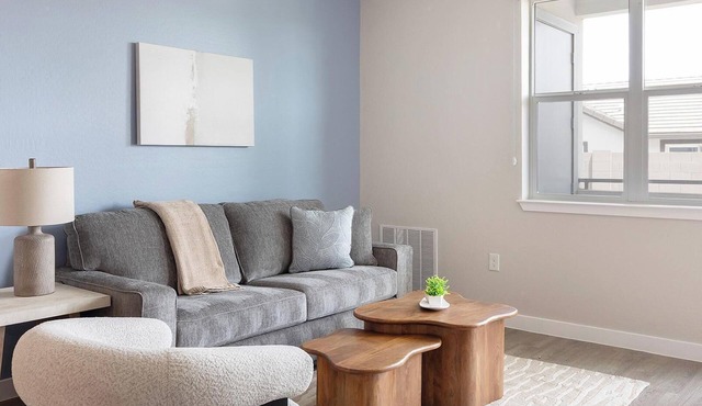 Landing | Stunning 2BD, Pool, Gym