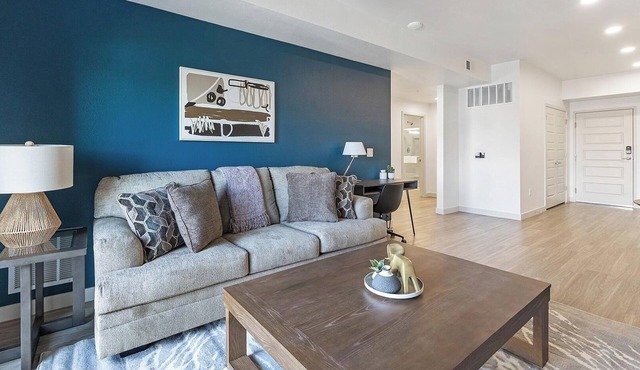 Landing | Stylish 1BD, Gym, Pool