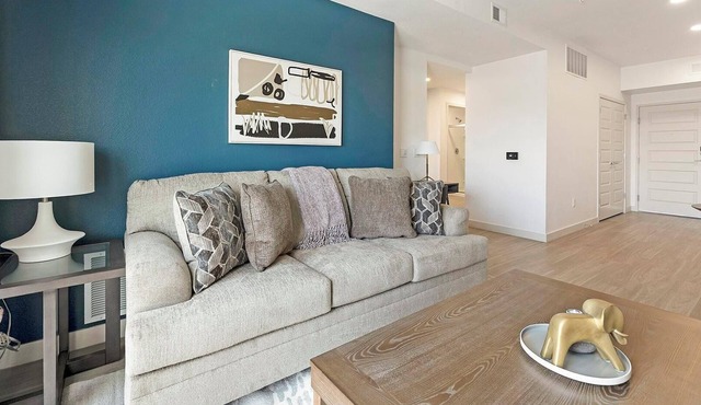 Landing | Stylish 1BD, Pool, Gym