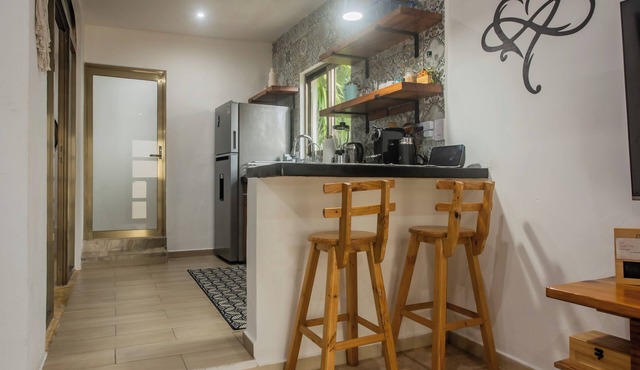 Large 1 bedroom condo close to the beach