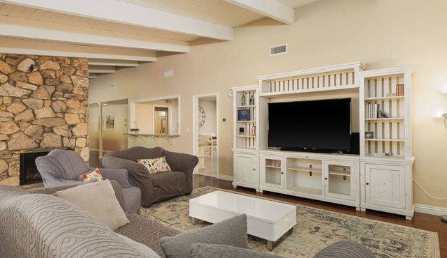 Large 4BD - Pool - Gym - 2 Master Suites