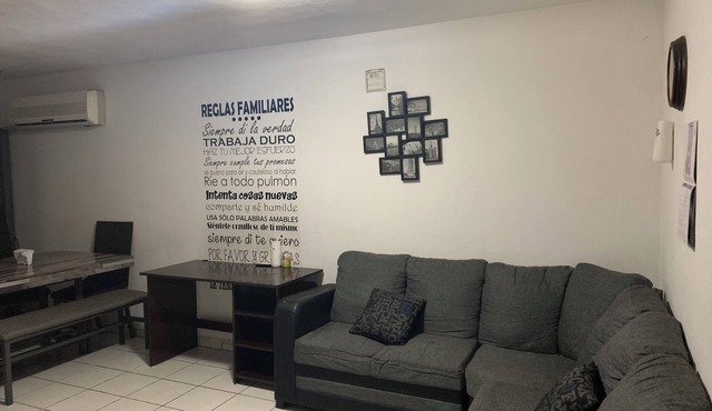 Large 8 Bed House 15 min from Airport with WI-FI and A/C in Industrial Zone