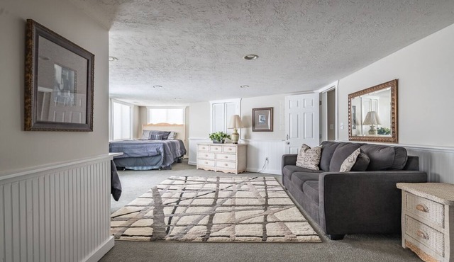 Large Bountiful Studio in Bountiful