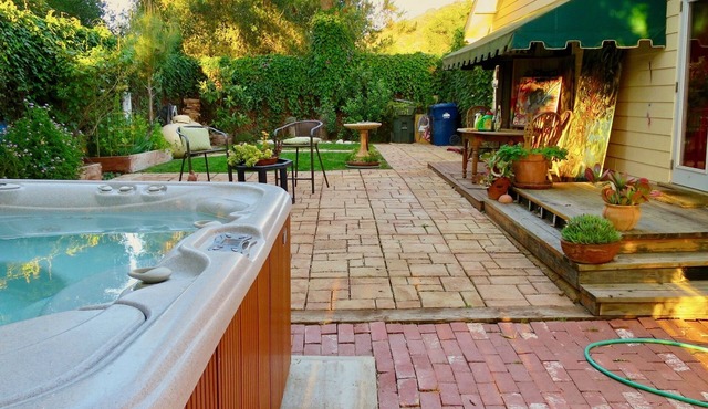 Large Comfy Topanga Canyon Family Getaway near State Park and Pacific Ocean