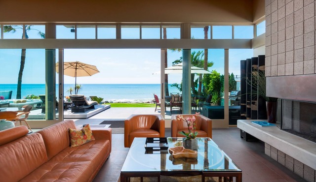 LARGE CONTEMPORARY HOME ON THE SAND, HOT TUB, CHEF’S KITCHEN, ENDLESS VIEWS