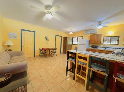 Large Gated Parking, Cozy Casa near Pickleball