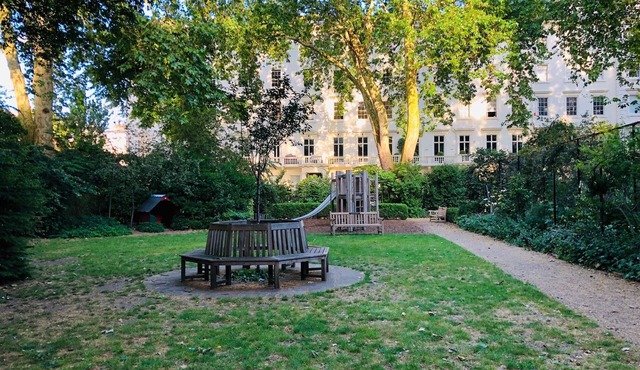 Large Group Friendly South Belgravia 4BR Apt