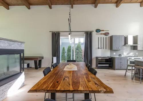 Large Modern Home in Squamish