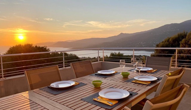 LARGE VILLA WITH SEA VIEW AND POOL FOR 10 PEOPLE