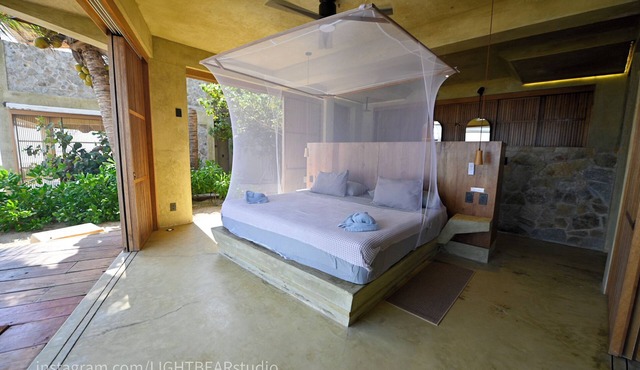 Las Olas, spacious beach front room with infinity pool and spectacular views