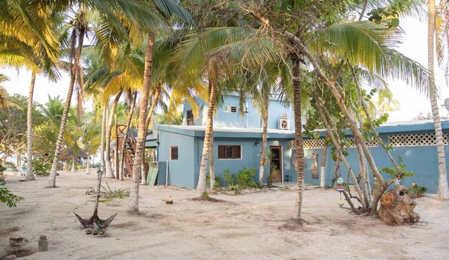 Las Tunas - Beachfront home in Telchac Puerto
