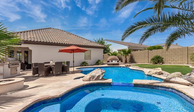 Last Minute Specials - Lay back & Relax! Lush 4BD near Wigwam Resort in Litchfield Park. Heated Pool