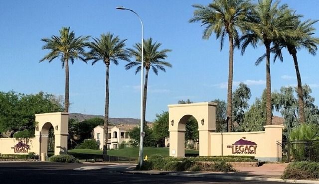 Legacy Golf Resort: SPACIOUS FULL CONDO:Master Bdrm-13/4 Bath-Full Kitchen-Patio