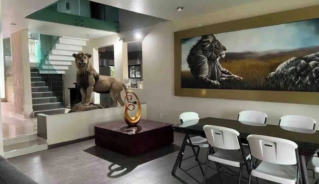 Leon House