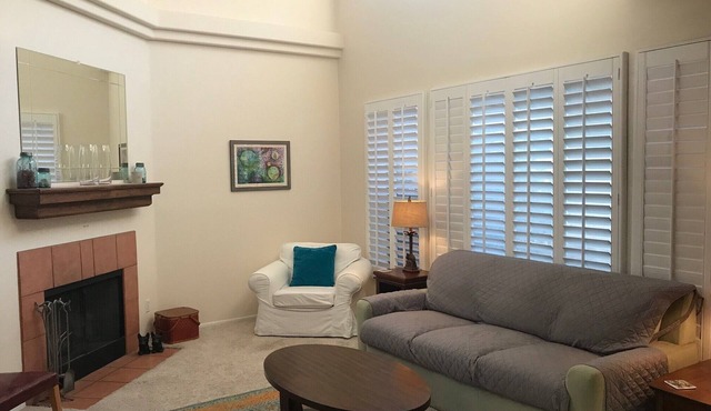 Light and bright townhome on golf course, super close to hiking trails!