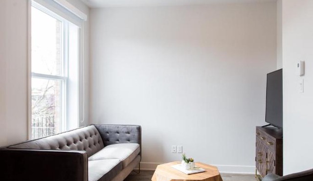 Light Filled 2 Bdr Unit in Mile End by Den Stays in Montreal