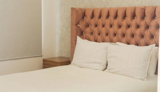Live Peninsula House