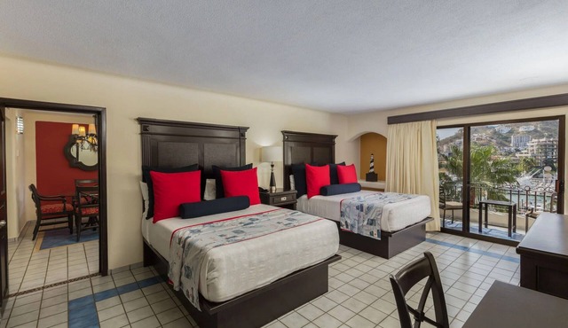 Lively waterfront 1-bedroom hotel with WiFi, fitness room and in Cabo San Lucas