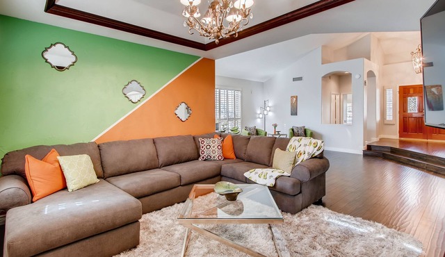 LIVIN' THE SCOTTSDALE DREAM: POOL + SPA + POOL TABLE + FOOSBALL + MORE