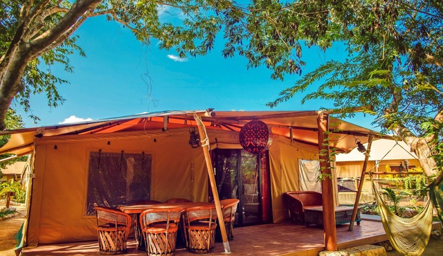 LODGE - 5 minutes walking from the beach!