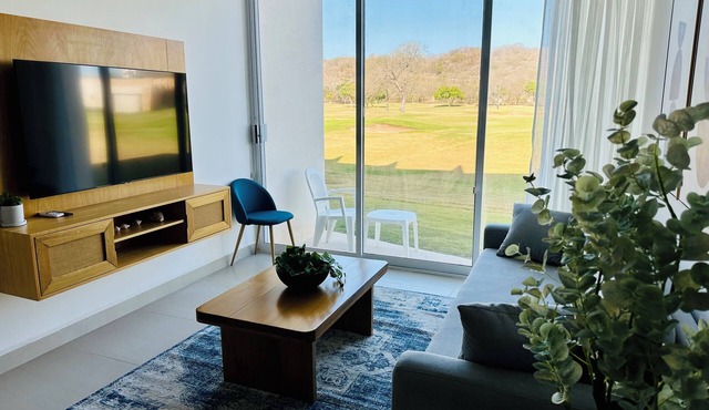 Loft Style Vacation Apartment With Golf Course View