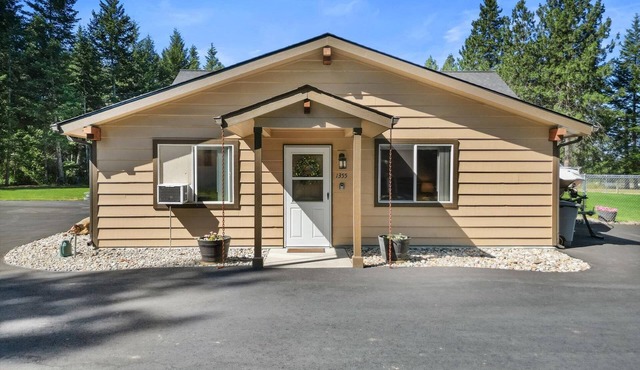 Long Stays Welcome |Single Level Home w/Fireplace |Close to Silverwood, Restaurants & Hayden Lake!
